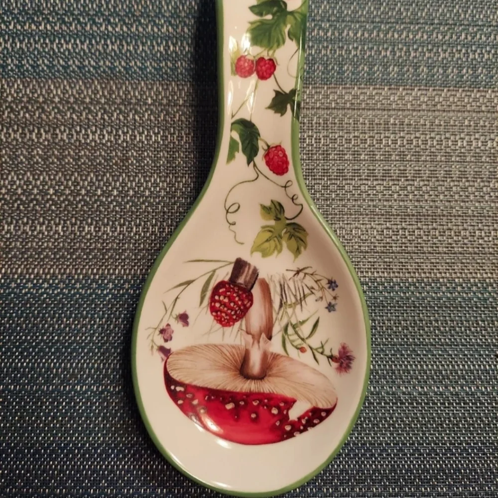 Mushroom Strawberry Stoneware Spoon Rest Cracker Barrel Country BNWT RETIRED!